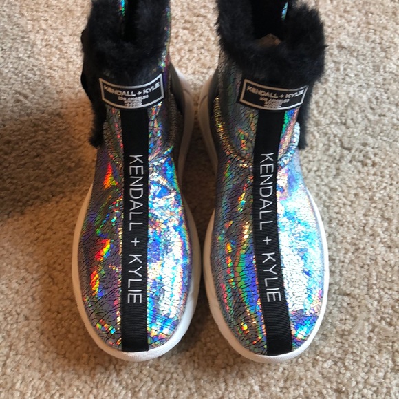 Kendall & Kylie Nala Boot black faux fur silver metallic size 8 shoe - Picture 3 of 6